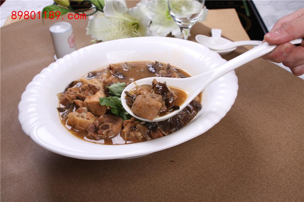 鸡兔炖松蘑